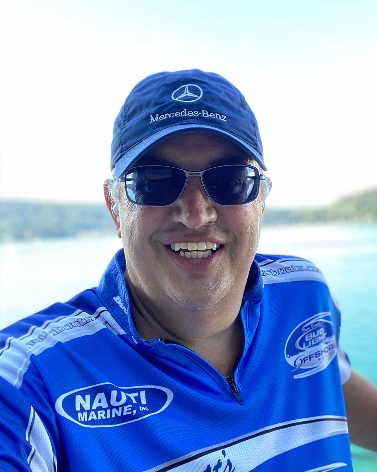 Mario Engel mit blauer Kappe und Sonnenbrille